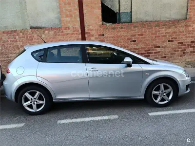 Używany Seat Leon Reference 105 KM (77 kW) 2011 Szary Hatchback
