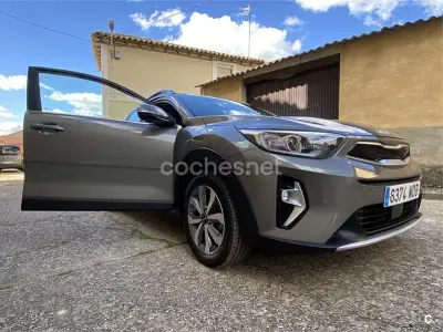 Usado Kia Stonic 120 CV (88 kW) 2022 Verde SUV