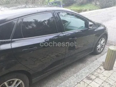 Usado Ford Focus ST-Line 125 CV (91 kW) 2017 Negro Berlina