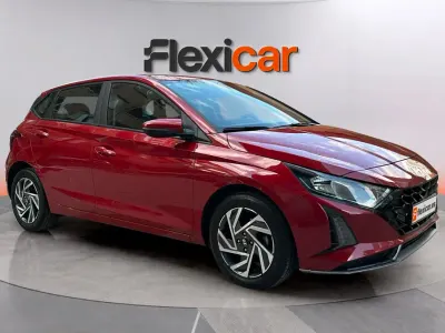 Usado Hyundai i20 101 CV (74 kW) 2024 Rojo Utilitario