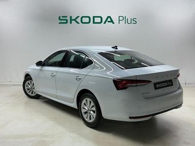 Usado Skoda Octavia Selection 116 CV (85 kW) 2025 Blanco
