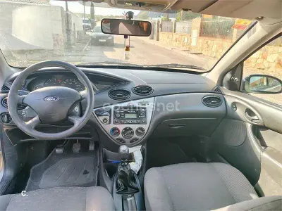 Usado Ford Focus Ghia 90 CV (66 kW) 2003 Beige Berlina