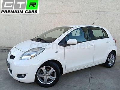 Usado Toyota Yaris Connect Style 101 CV (74 kW) 2011 Blanco Utilitario