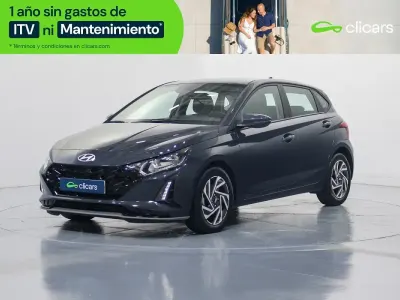 Usado Hyundai i20 100 CV (73 kW) 2024 Gris Utilitario