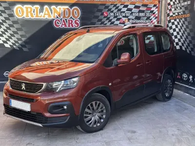 Usado Peugeot Rifter Allure 110 CV (80 kW) 2021 Rojo Monovolumen