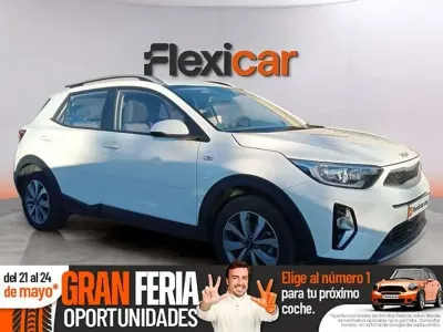Usado Kia Stonic 84 CV (61 kW) 2023 Blanco SUV