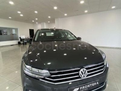 Usado VW Passat Executive 150 CV (110 kW) 2020 Gris / plata Familiar