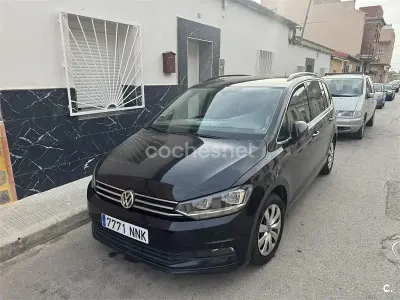 Usado VW Touran Advance 150 CV (110 kW) 2018 Negro Monovolumen