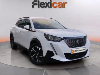 Usado Peugeot 2008 Allure 110 CV (80 kW) 2021 Blanco SUV