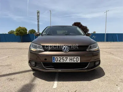 Usado VW Jetta Sport 105 CV (77 kW) 2011 Marrón Berlina