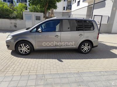 Usado VW Touran Highline 140 CV (102 kW) 2007 Gris / plata Monovolumen