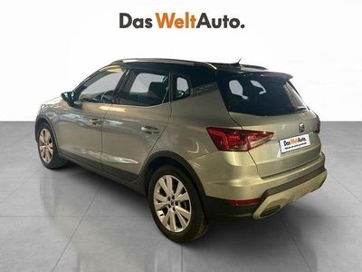 Usado Seat Arona Xperience 110 CV (80 kW) 2022 Gris plata SUV