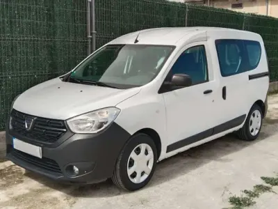 Usado Dacia Dokker Essentiel 109 CV (80 kW) 2021 Blanco Monovolumen