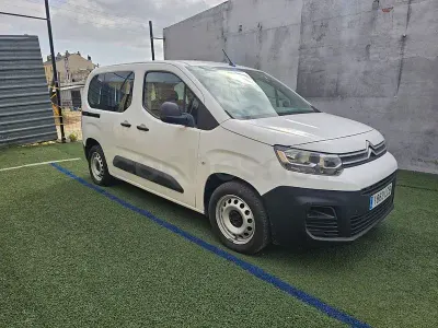 Usado Citroën Berlingo Live 102 CV (75 kW) 2020 Blanco Monovolumen