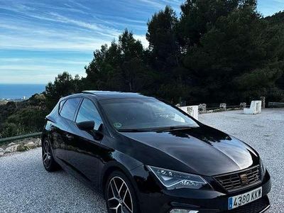 Usado Seat Leon FR 150 CV (110 kW) 2018 Negro Utilitario