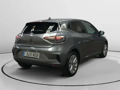 Usado Renault Clio Evolution 101 CV (74 kW) 2025 Gris Utilitario