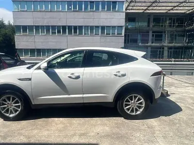 Usado Jaguar E-Pace R-Dynamic 150 CV (110 kW) 2020 Blanco SUV