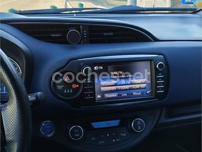 Usado Toyota Yaris Hybrid 100 CV (73 kW) 2018 Azul Berlina