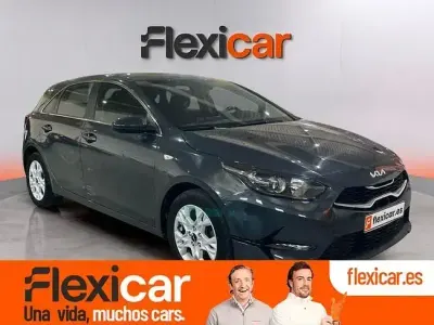 Usado Kia Ceed 136 CV (100 kW) 2023 Gris Utilitario