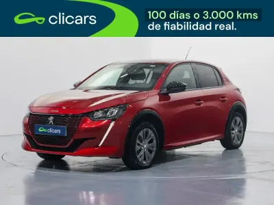 Usado Peugeot e-208 Allure 100 kW (136 CV) 2022 Rojo Utilitario