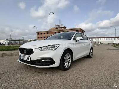 Usado Seat Leon Style 130 CV (95 kW) 2021 Blanco Berlina