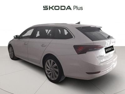 Blanco Usado 2024 Skoda Octavia Selection Familiar | 29.585 € (Precio justo)
