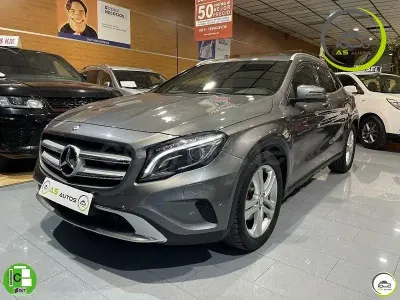 Usado Mercedes GLA200 Style 136 CV (100 kW) 2016 Gris SUV