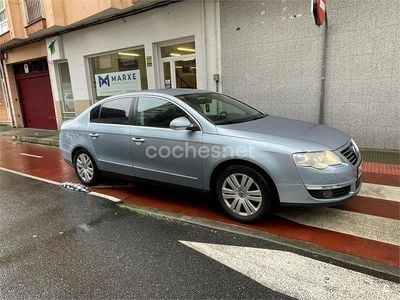 Azul Usado 2006 VW Passat Highline Berlina | 8200 € (Caro)