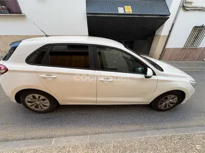 Usado Hyundai i30 GO! 120 CV (88 kW) 2018 Blanco Berlina