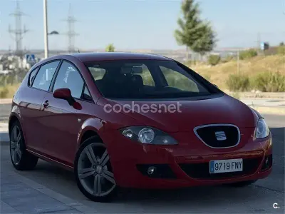 Usado Seat Leon Stylance 105 CV (77 kW) 2007 Rojo Utilitario