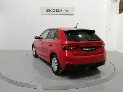 Usado Skoda Fabia Selection 80 CV (58 kW) 2024 Rojo Utilitario