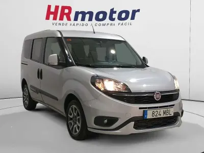 Usado Fiat Doblò Trekking 121 CV (88 kW) 2022 Gris Monovolumen