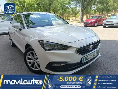 Usado Seat Leon Style 130 CV (95 kW) 2023 Blanco Familiar