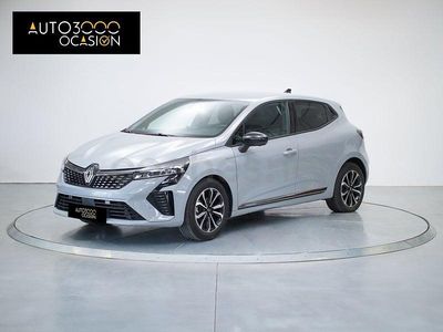 Usado Renault Clio V Techno 100 CV (73 kW) 2025 Gris / plata Berlina