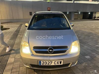 Usado Opel Meriva Enjoy 100 CV (73 kW) 2004 Gris / plata Monovolumen