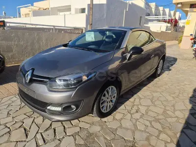 Usado Renault Mégane Cabriolet Dynamique 110 CV (80 kW) 2015 Gris / plata Descapotable