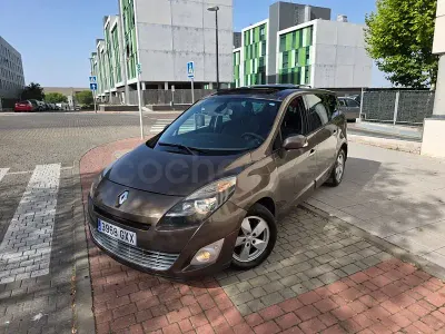 Usado Renault Grand Scénic Bose Edition 130 CV (95 kW) 2010 Beige Monovolumen