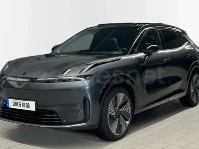 Usado Lynk & Co 08 350 CV (257 kW) 2025 Gris / plata SUV
