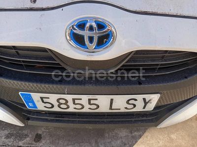 Usado Toyota Yaris Hybrid Business Edition 116 CV (85 kW) 2021 Blanco Berlina