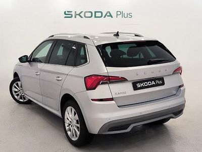 Usado Skoda Kamiq Ambition 110 CV (80 kW) 2023 Gris plata SUV