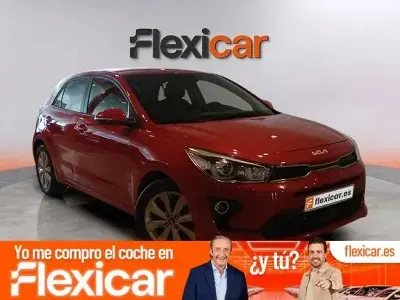Usado Kia Rio 84 CV (61 kW) 2022 Granate Berlina