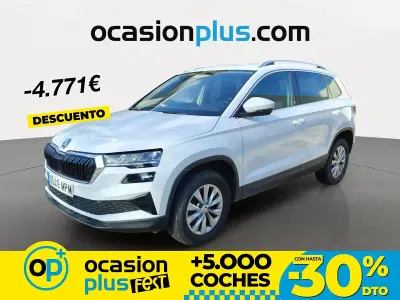 Usado Skoda Karoq Selection 115 CV (84 kW) 2024 Blanco SUV