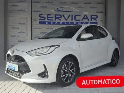 Usado Toyota Yaris Hybrid Business Edition 116 CV (85 kW) 2023 Blanco Berlina