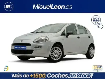 Usado Fiat Punto Pop 77 CV (56 kW) 2018 Gris Utilitario