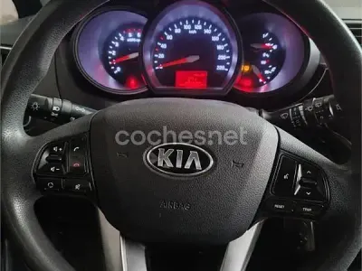 Usado Kia Rio 75 HP (55 kW) 2016 Branco Citadino
