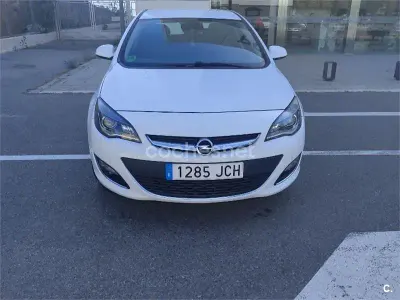 Usado Opel Astra Excellence 136 CV (100 kW) 2015 Blanco Berlina