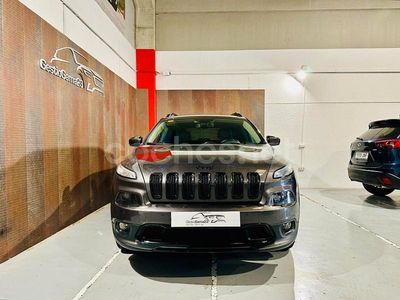 Usado Jeep Cherokee Night Eagle 185 CV (136 kW) 2018 Gris / plata SUV