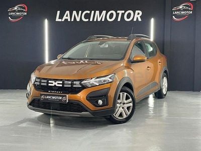 Usado Dacia Sandero Expression 91 CV (66 kW) 2024 Naranja Berlina
