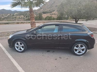 Usado Opel Astra GTC Sport 110 CV (80 kW) 2009 Negro Berlina