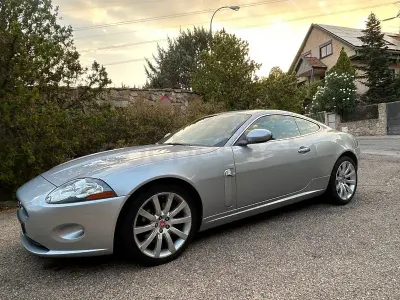 Usado Jaguar XK 298 CV (219 kW) 2009 Gris / plata Coupe